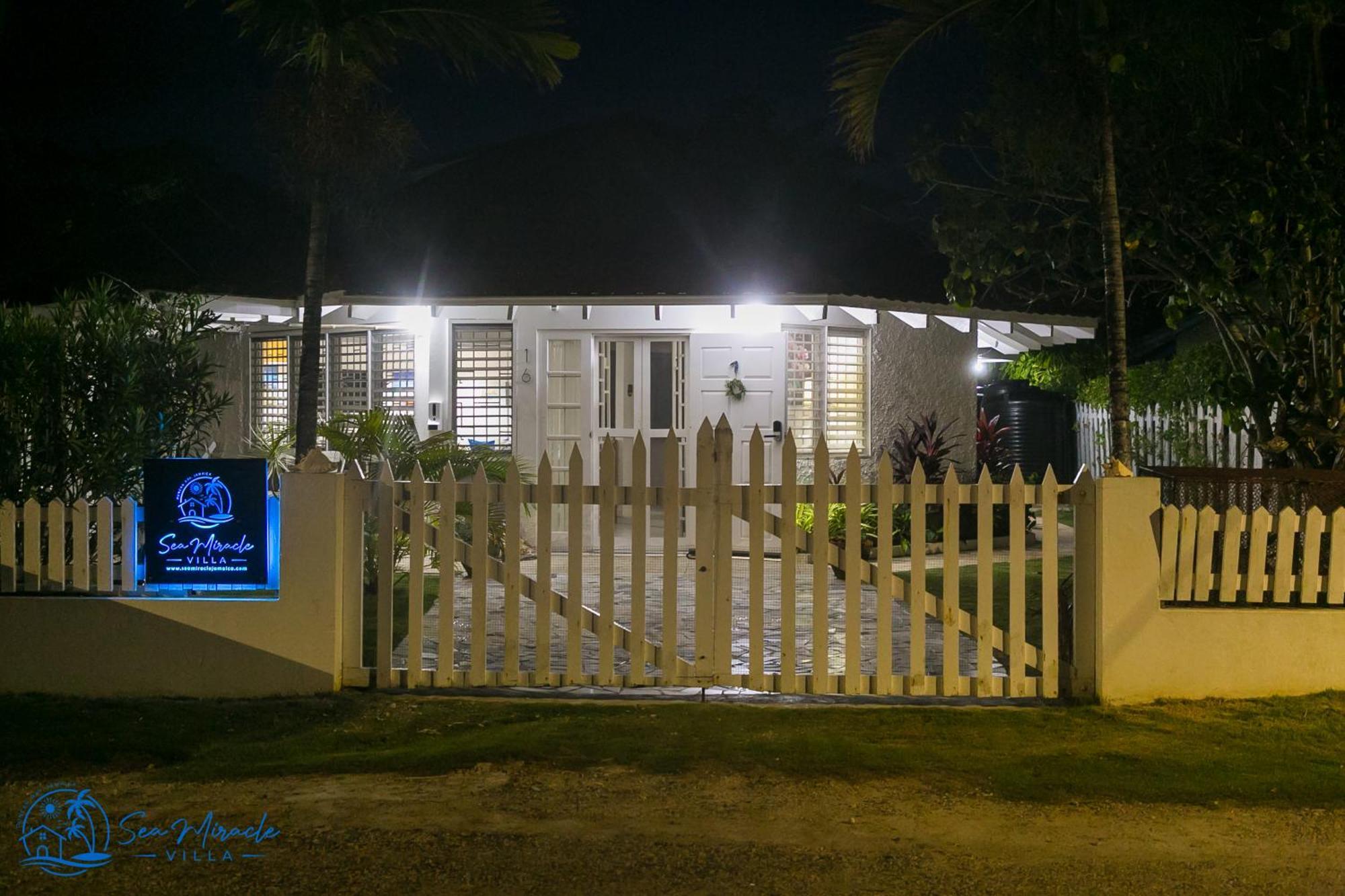 Sea Miracle Villa/Beach Cottage Silver Sands Exterior foto